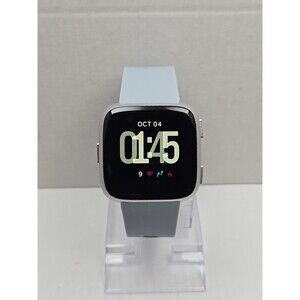 Fitbit Versa FB504 Smartwatch Fitness Heart Rate Bluetooth Activity W/ Charger